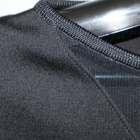 Elegant St. John Black V-Neck Top – Medium - Picture 7 of 7